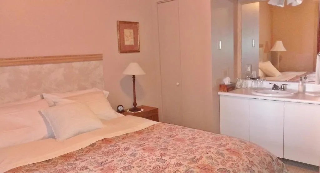 Guest House De Chez Nous Montreal 2*,